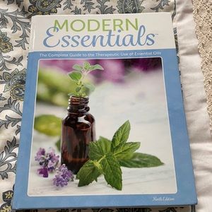 Modern Essentials guide book